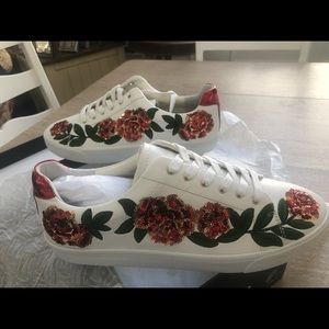 INC International Concepts Sneaker